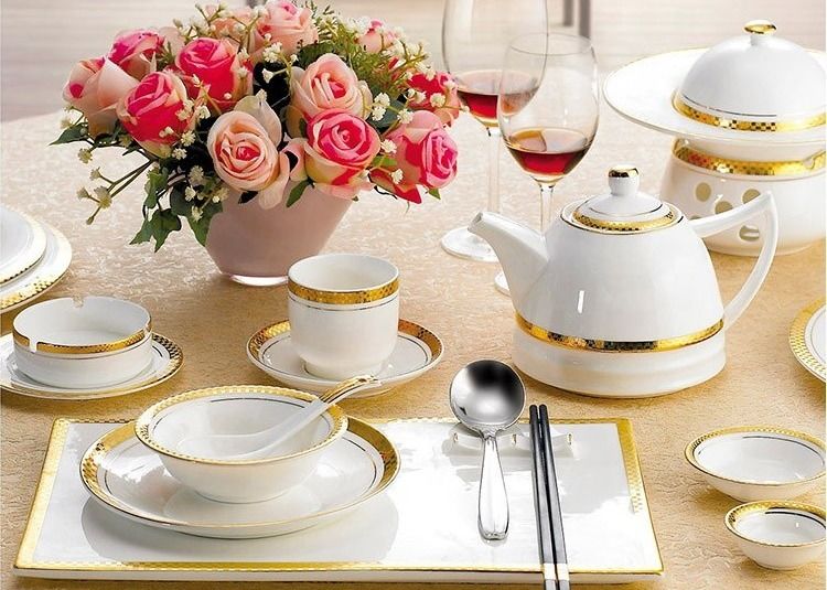 Stain Resistant Gold Decal Round Ceramic Dinnerware Set
