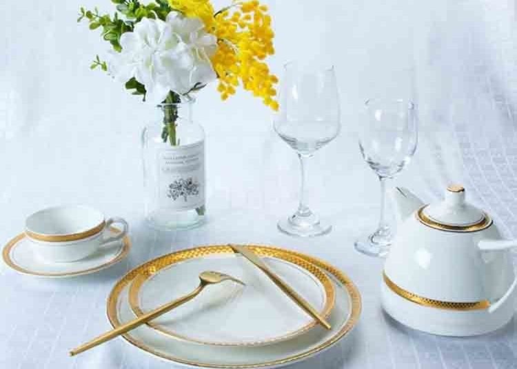Stain Resistant Gold Decal Round Ceramic Dinnerware Set