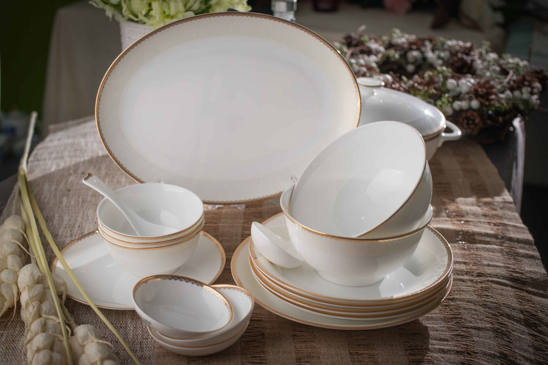 45pcs Gold Rim Fine Porcelain 43% Bone China Lace Dinner Set