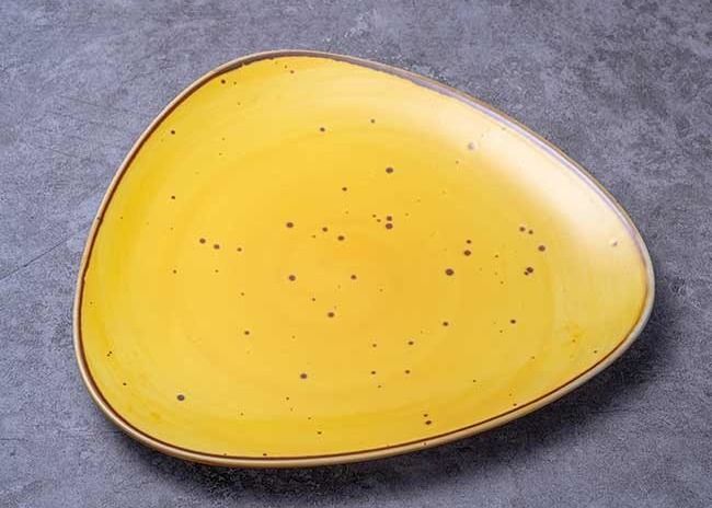 10.5 Inch High Temperature Resistance Triangle Ceramic Dinner Plate